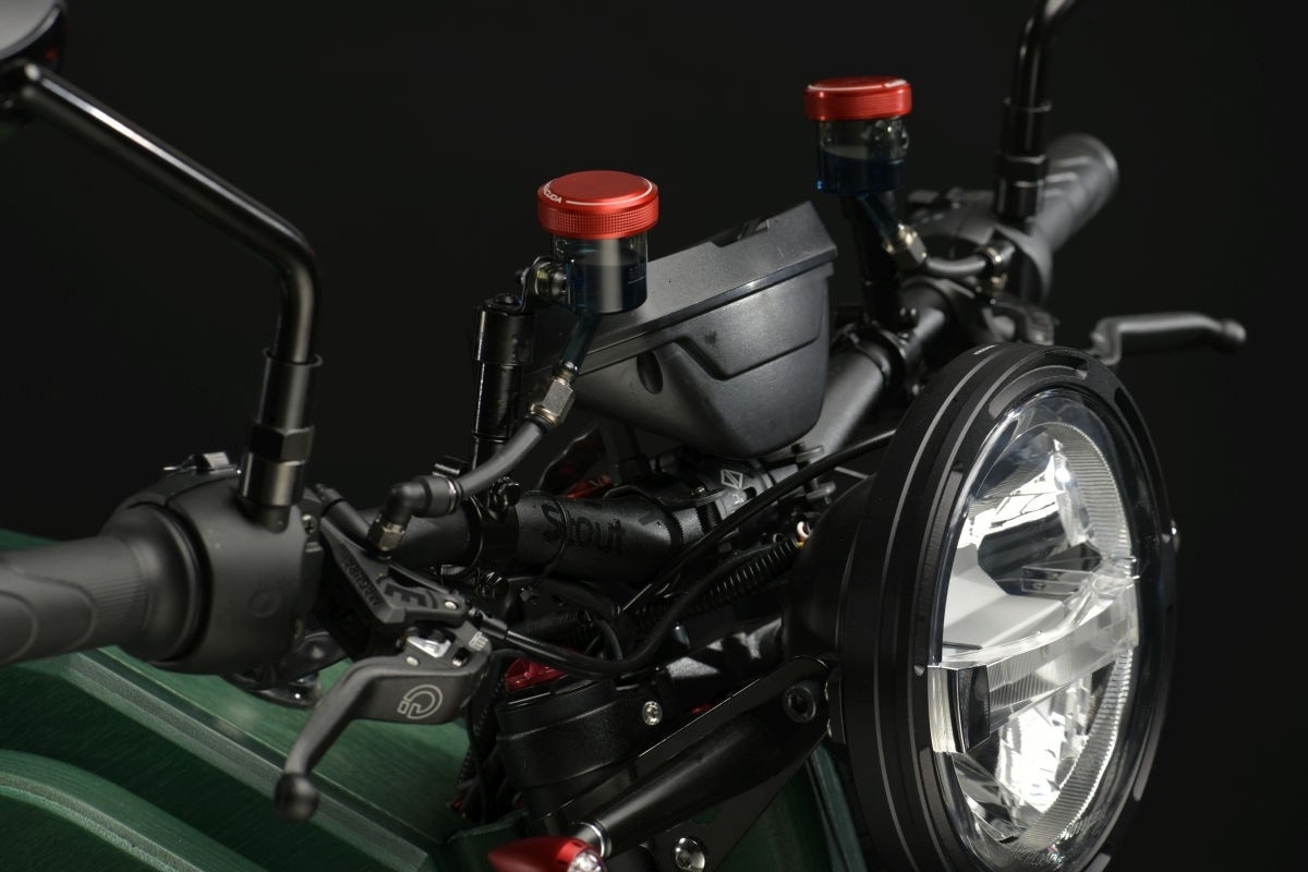 Un italiano ha omologato la prima moto fatta di legno